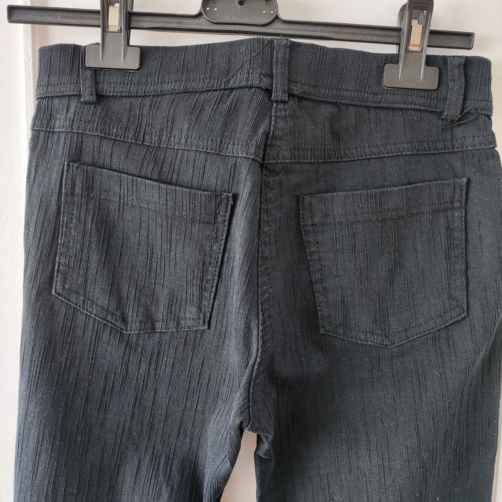 Calça jeans preta corte slim – photo 5